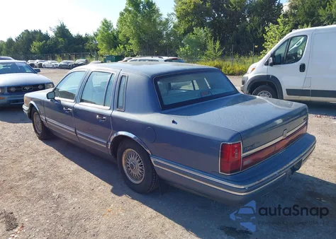 1991 Lincoln Town Car Executive z USA, uszkodzony, nr VIN 1LNCM81W2MY635517